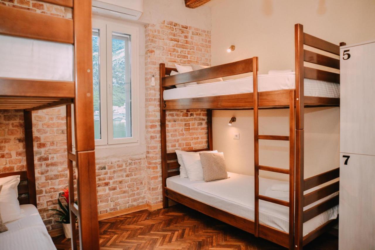 Bed 6-Bed Dormitory Room