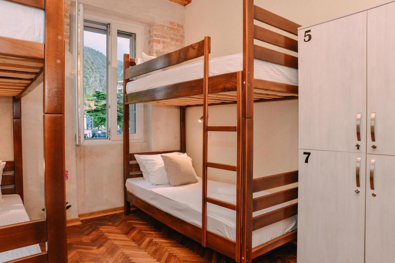 Bed 6-Bed Dormitory Room