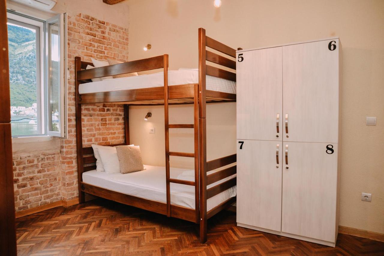 Bed 6-Bed Dormitory Room