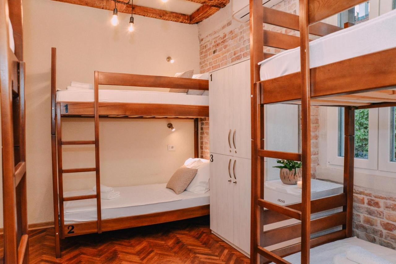 Bed 6-Bed Dormitory Room