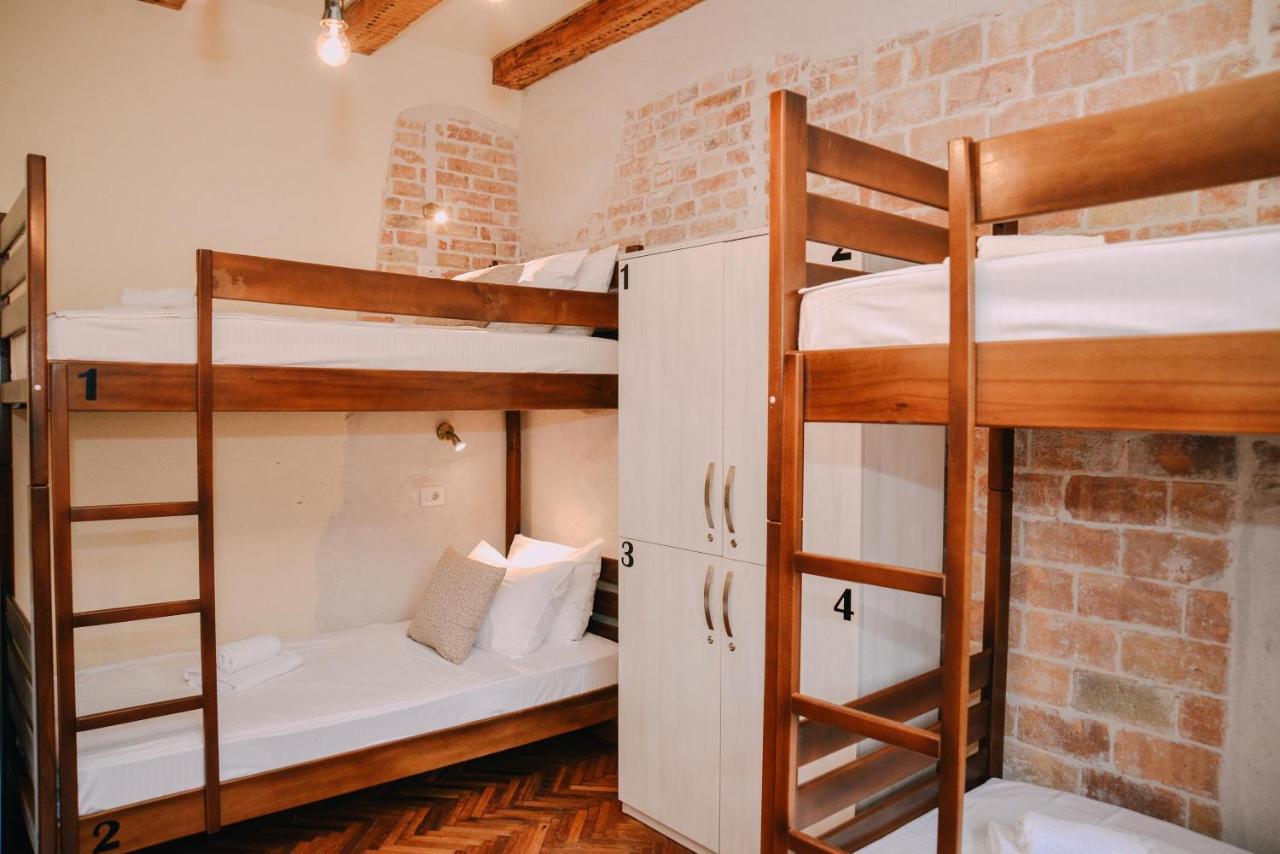 Bed 6-Bed Dormitory Room