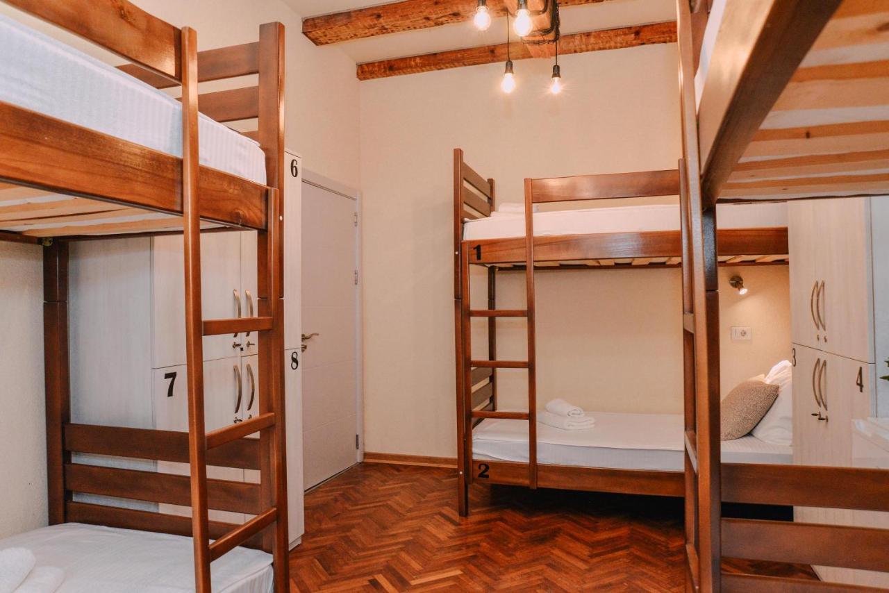 Bed 6-Bed Dormitory Room