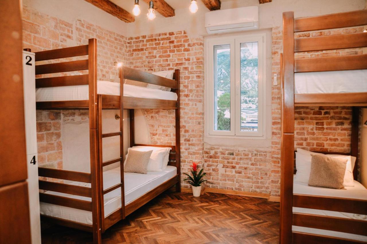 Bed 6-Bed Dormitory Room