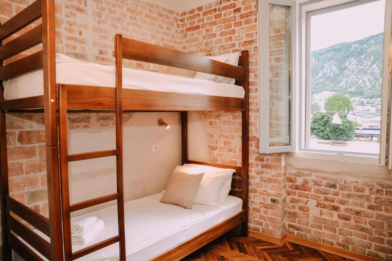 Bed 6-Bed Dormitory Room