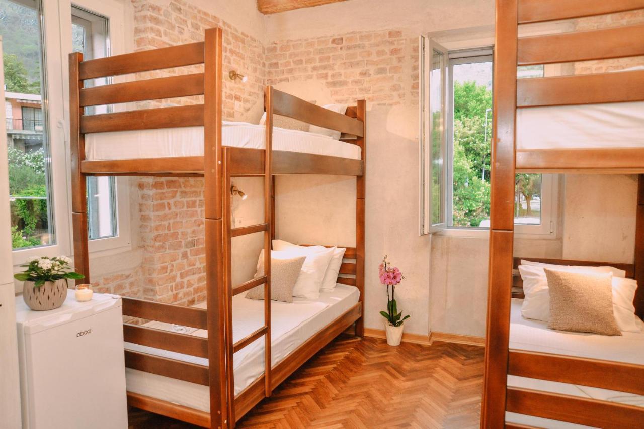 Bed 6-Bed Dormitory Room