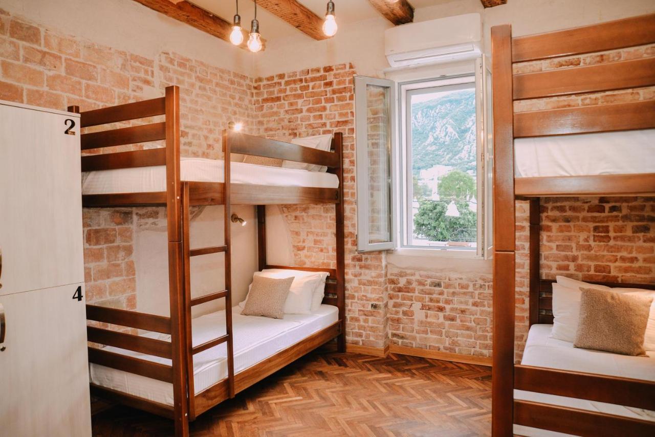 Bed 6-Bed Dormitory Room