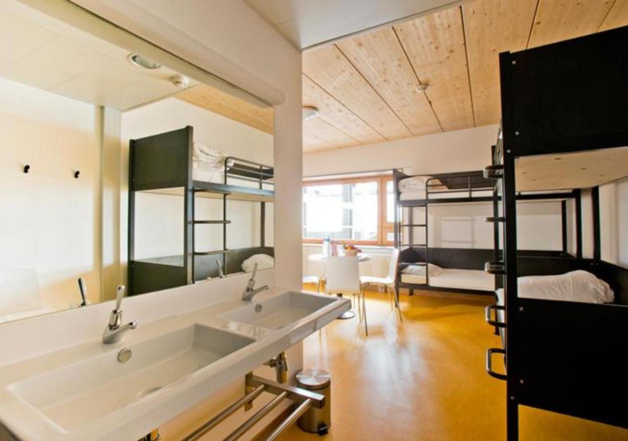 Room for 6 People Ensuite Shower – Shared Toilets,1347625874:JPEG