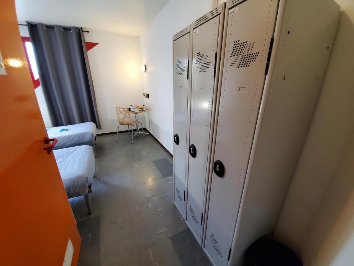 Twin Room Bathroom