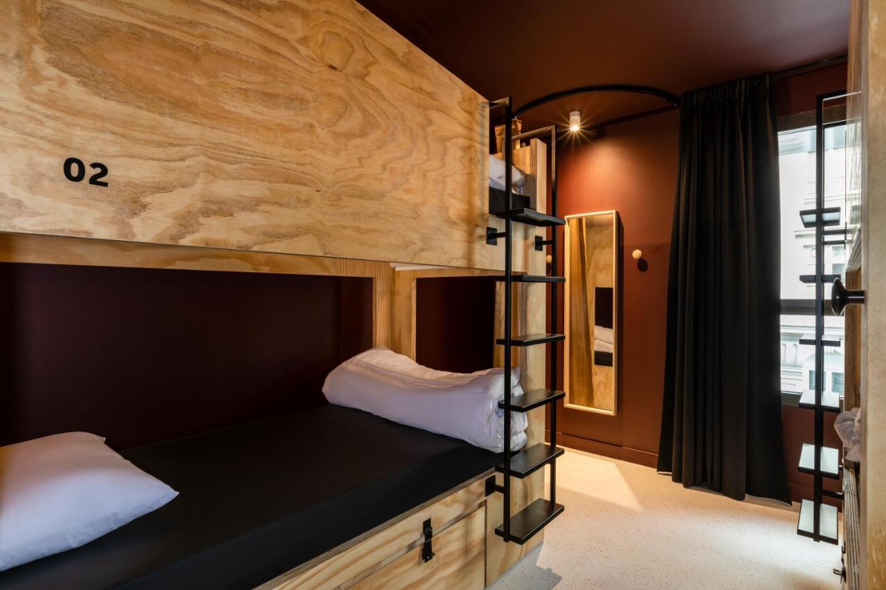 Quadruple Room with Private Bathroom