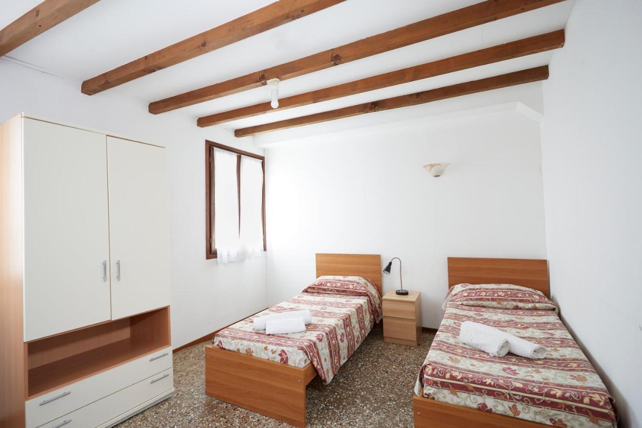 Twin Room with Shared Bathroom,1500713917:JPEG