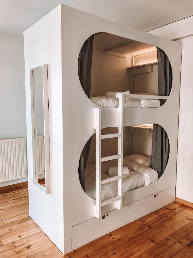 Capsule 8-Bed Mixed Dormitory Room Private Bathroom