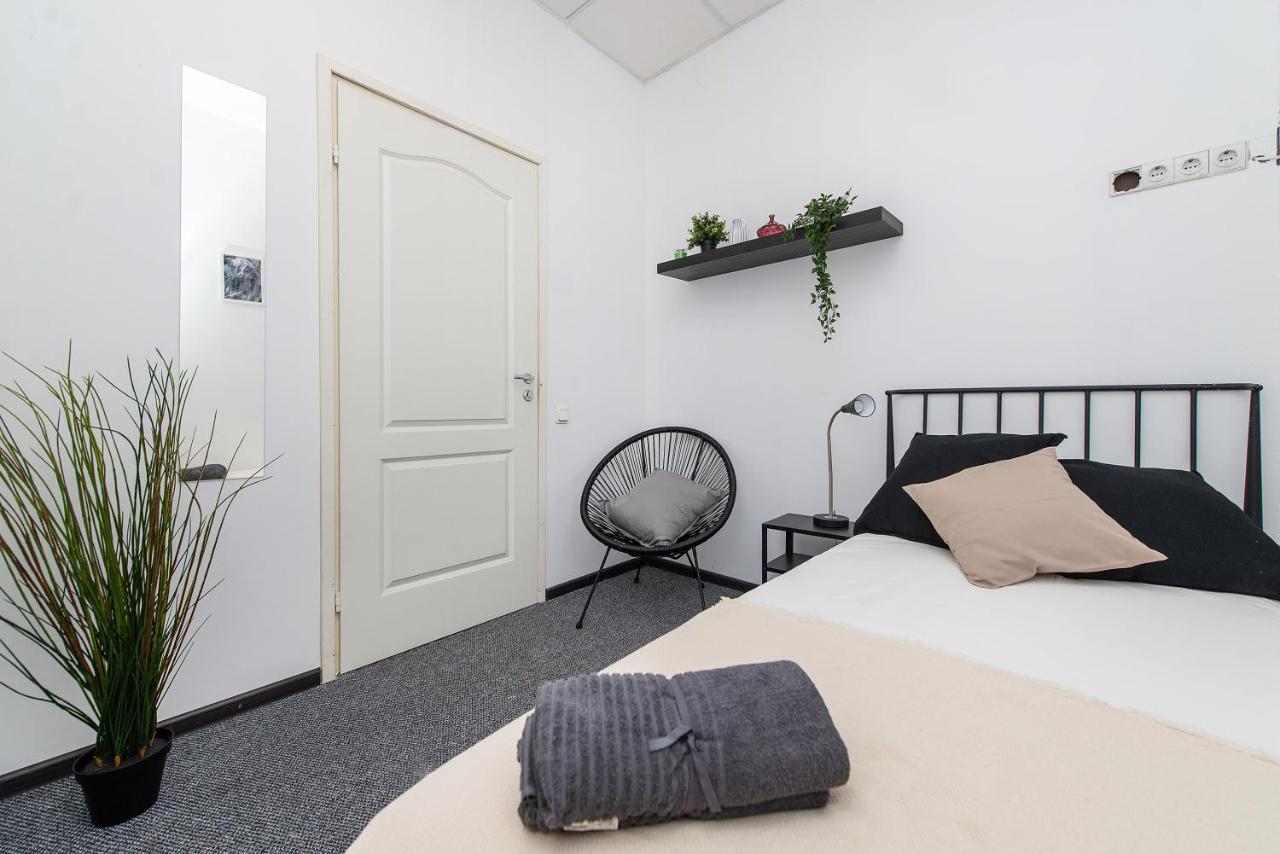 Single Room without Window,1056943189:JPEG