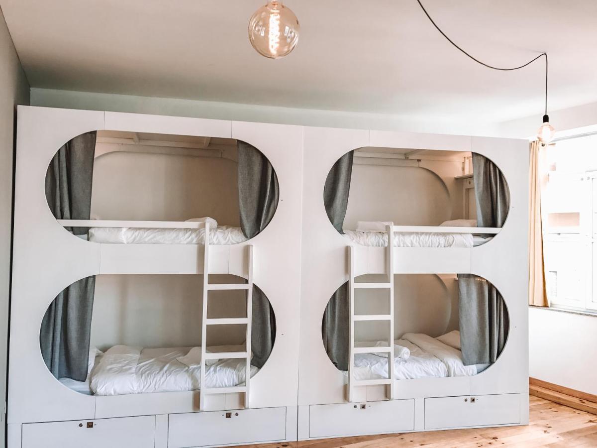 Capsule 8-Bed Mixed Dormitory Room Private Bathroom