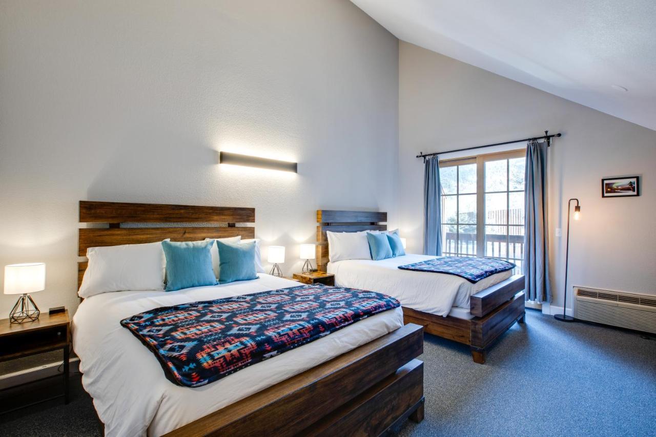 Deluxe Queen Room with Two Queen Beds