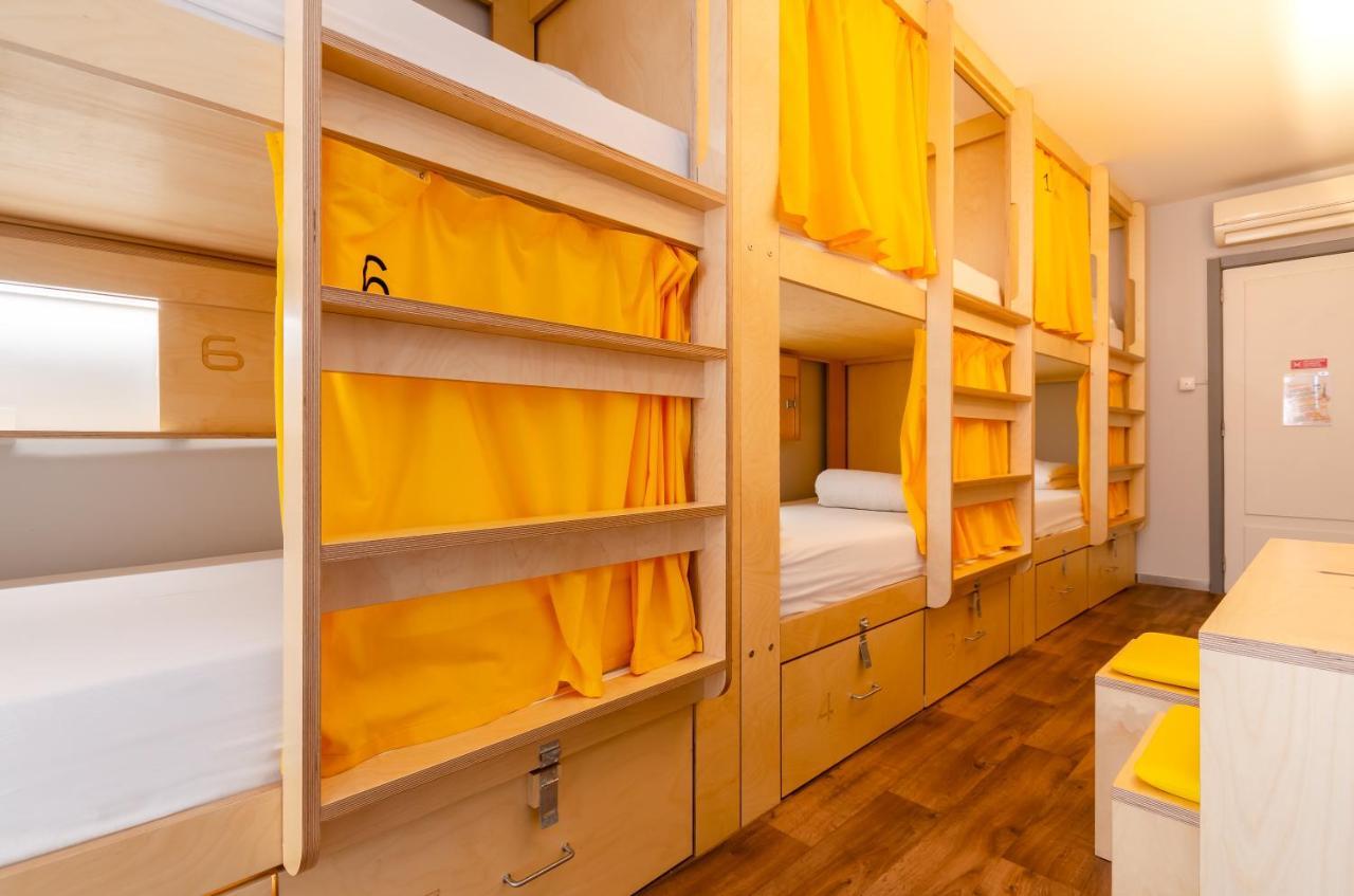 Bunk Bed 6-Bed Female Dormitory Room