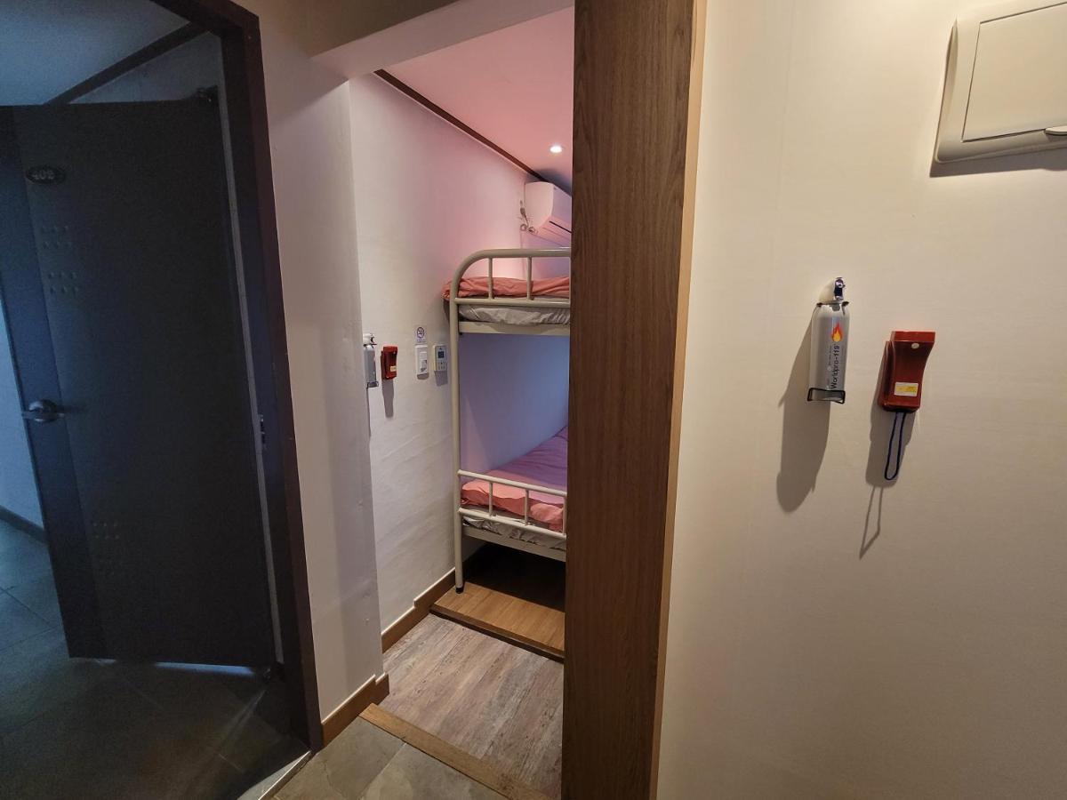 Family Room Private Bathroom