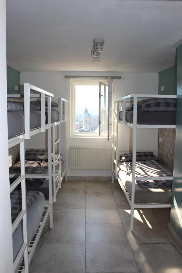 Family Room,1115866890:JPEG