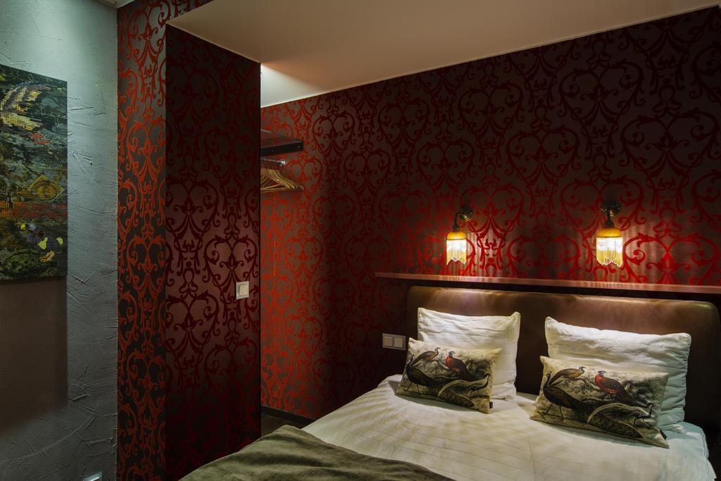 Queen Room with Private Bathroom (No Window)