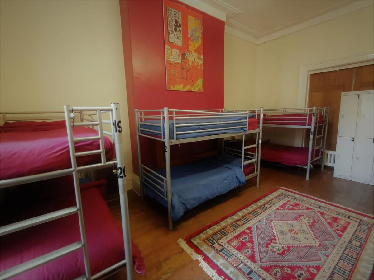 Single Bed Male Dormitory Room,1127159964:JPEG