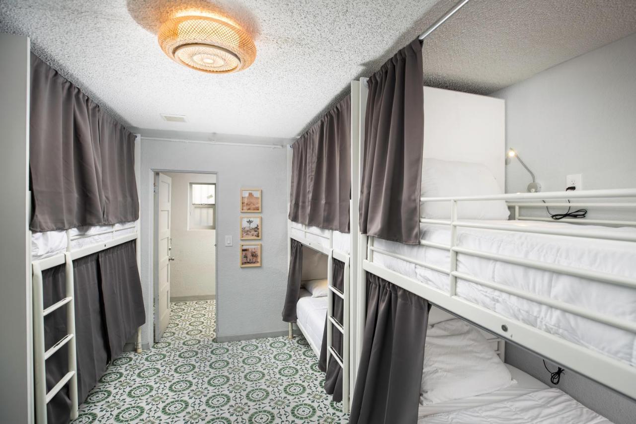 Bunk Bed 6-Bed Female Dormitory Room,1128560388:JPEG