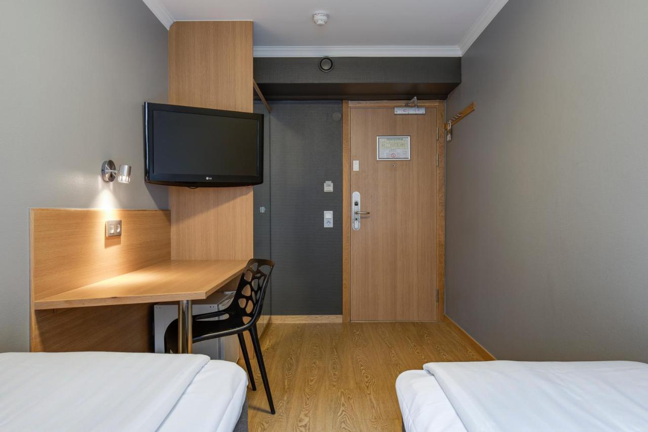 Double/Twin Room with Shared Bathroom,1143211021:JPEG
