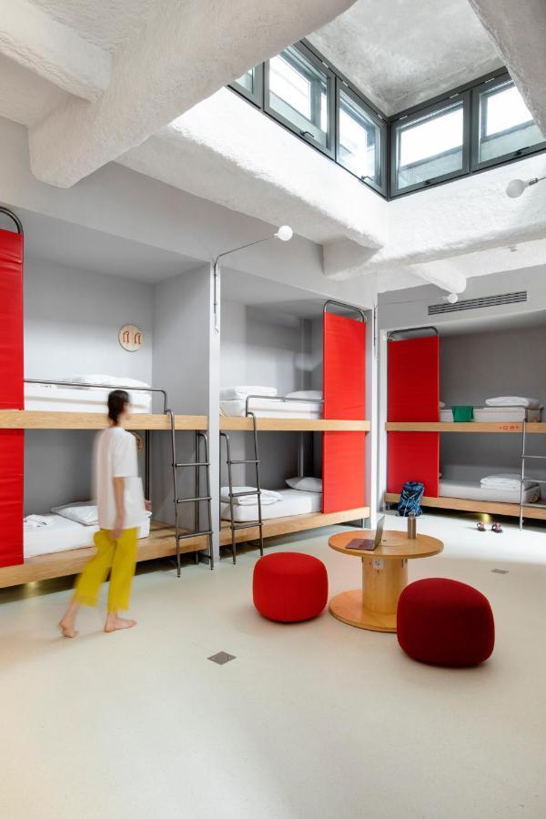 Bed in 16 Female Dormitory Room,1549649536:JPEG