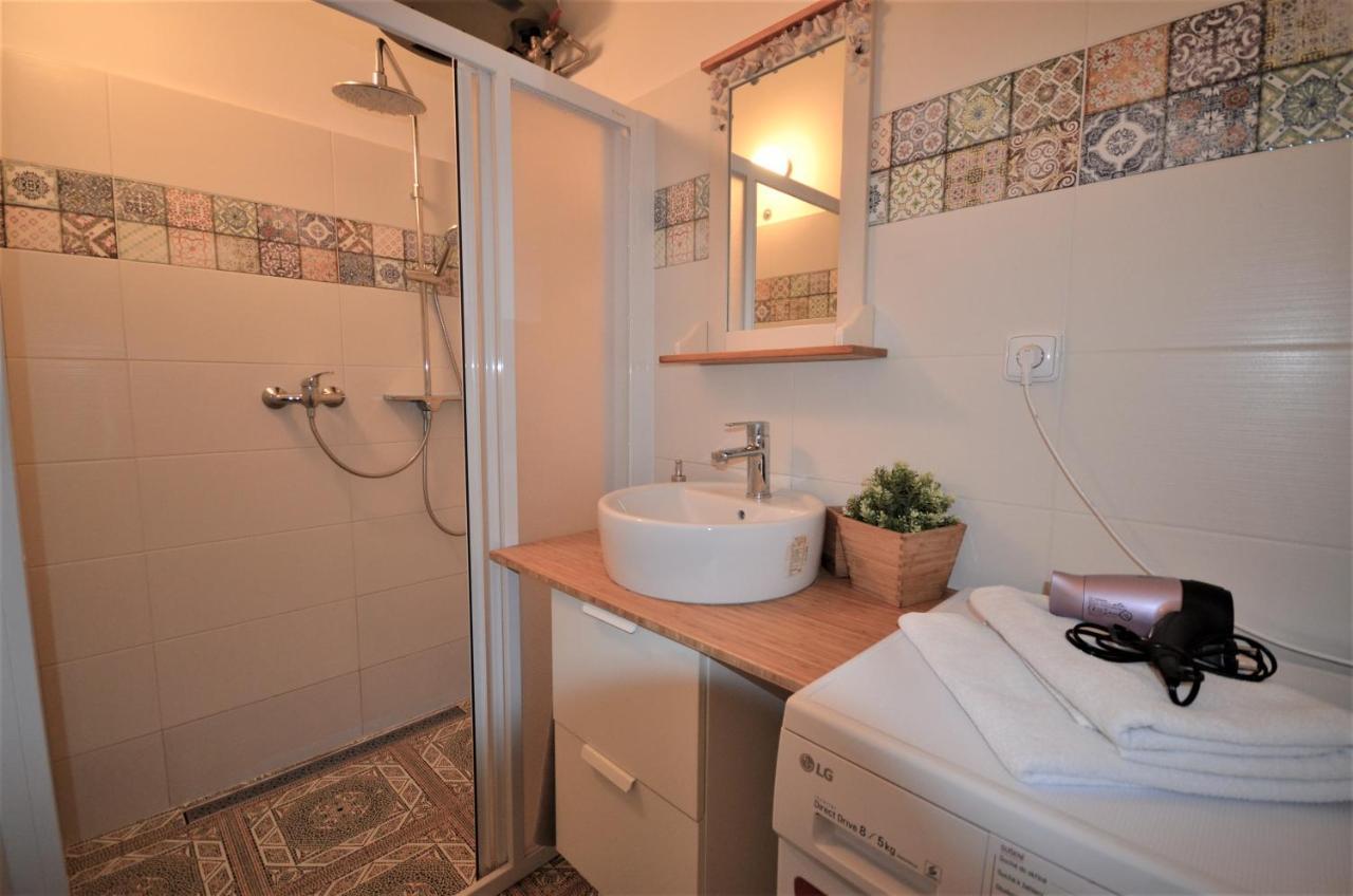 Studio Apartment with Private Bathroom
