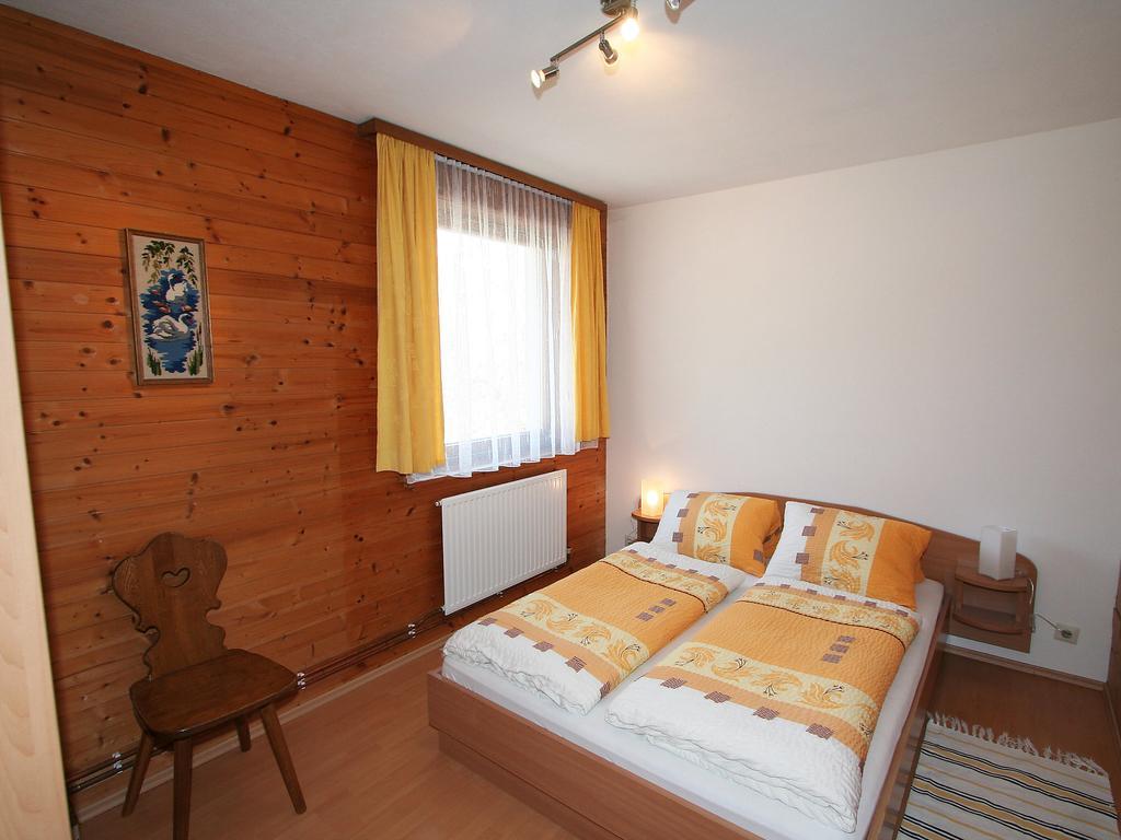 Entire 4-Bed Dormitory Room with Shared Bathroom,115473557:JPEG