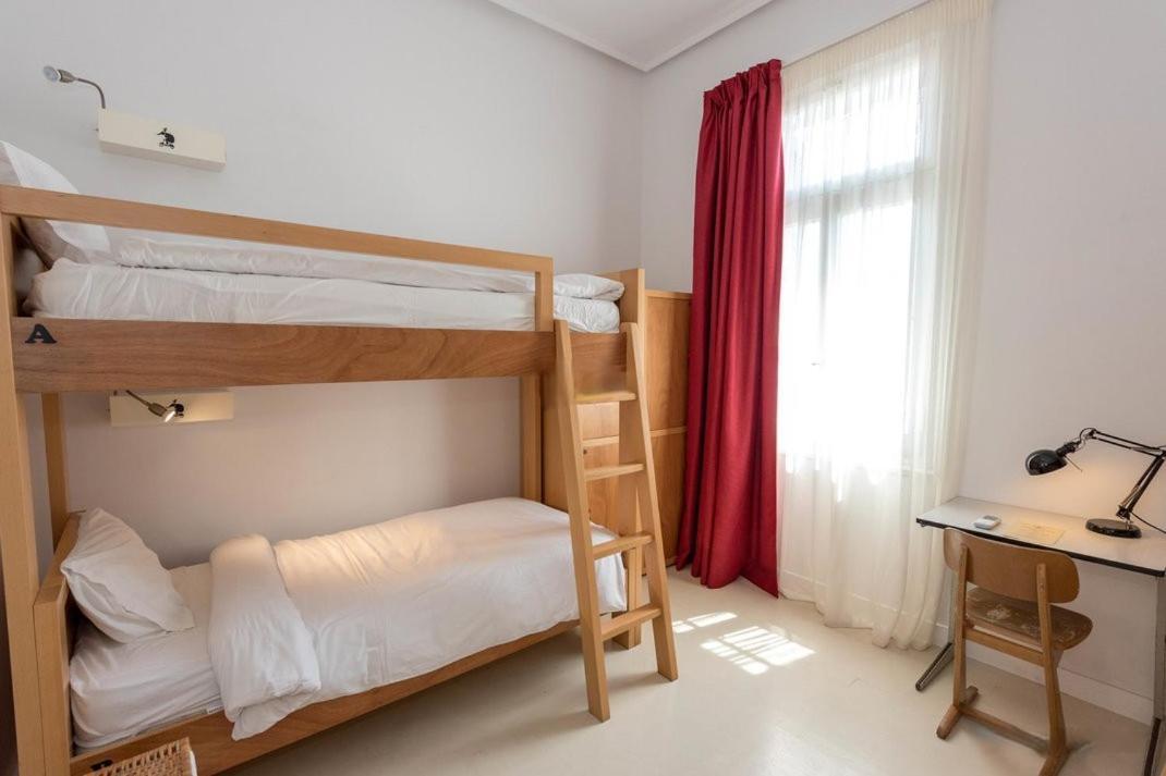 Single Bed in Deluxe 4-Bed Mixed Dormitory Room