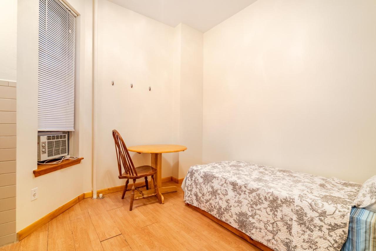 Single Room with Private Bathroom,1194236347:JPEG