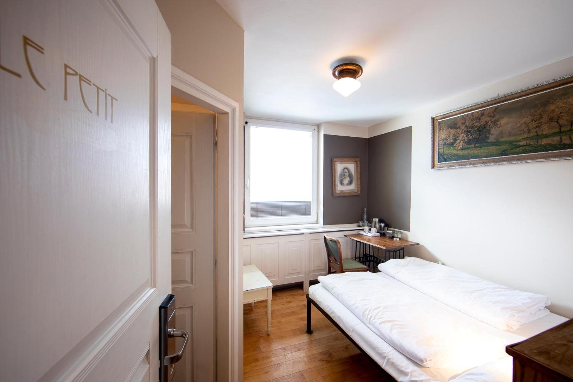 Single Room,1398021485:JPEG