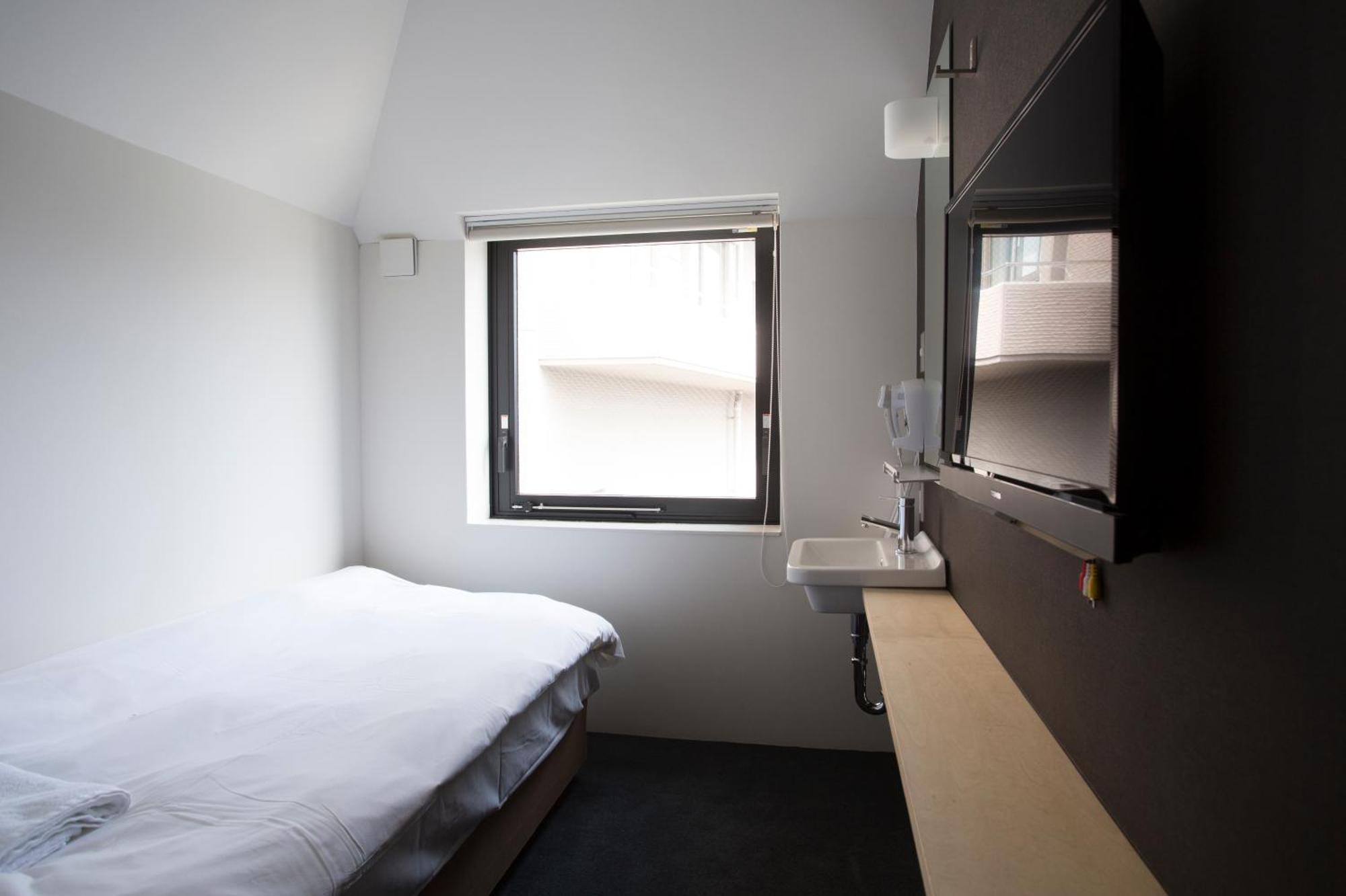 Single Room with Shared Bathroom