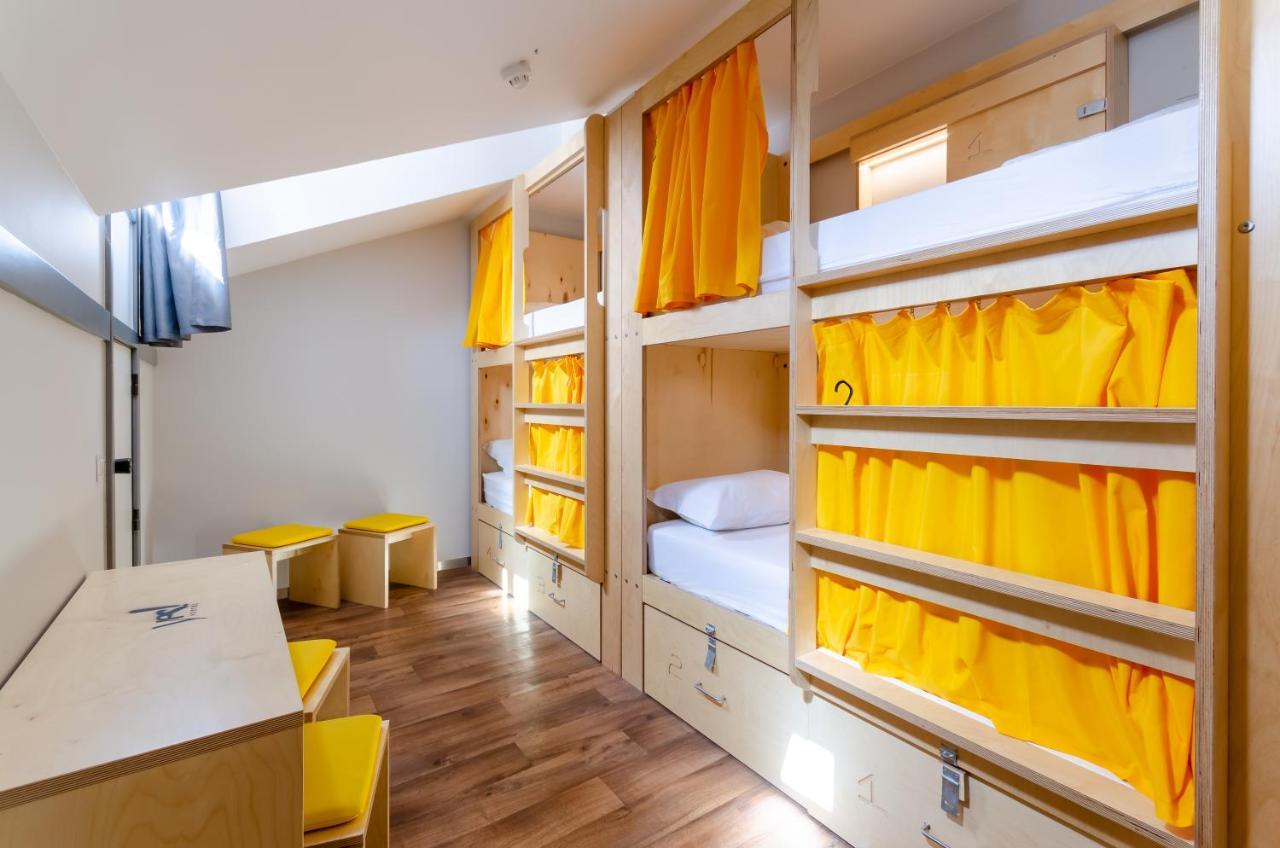 Bunk Bed 6-Bed Female Dormitory Room