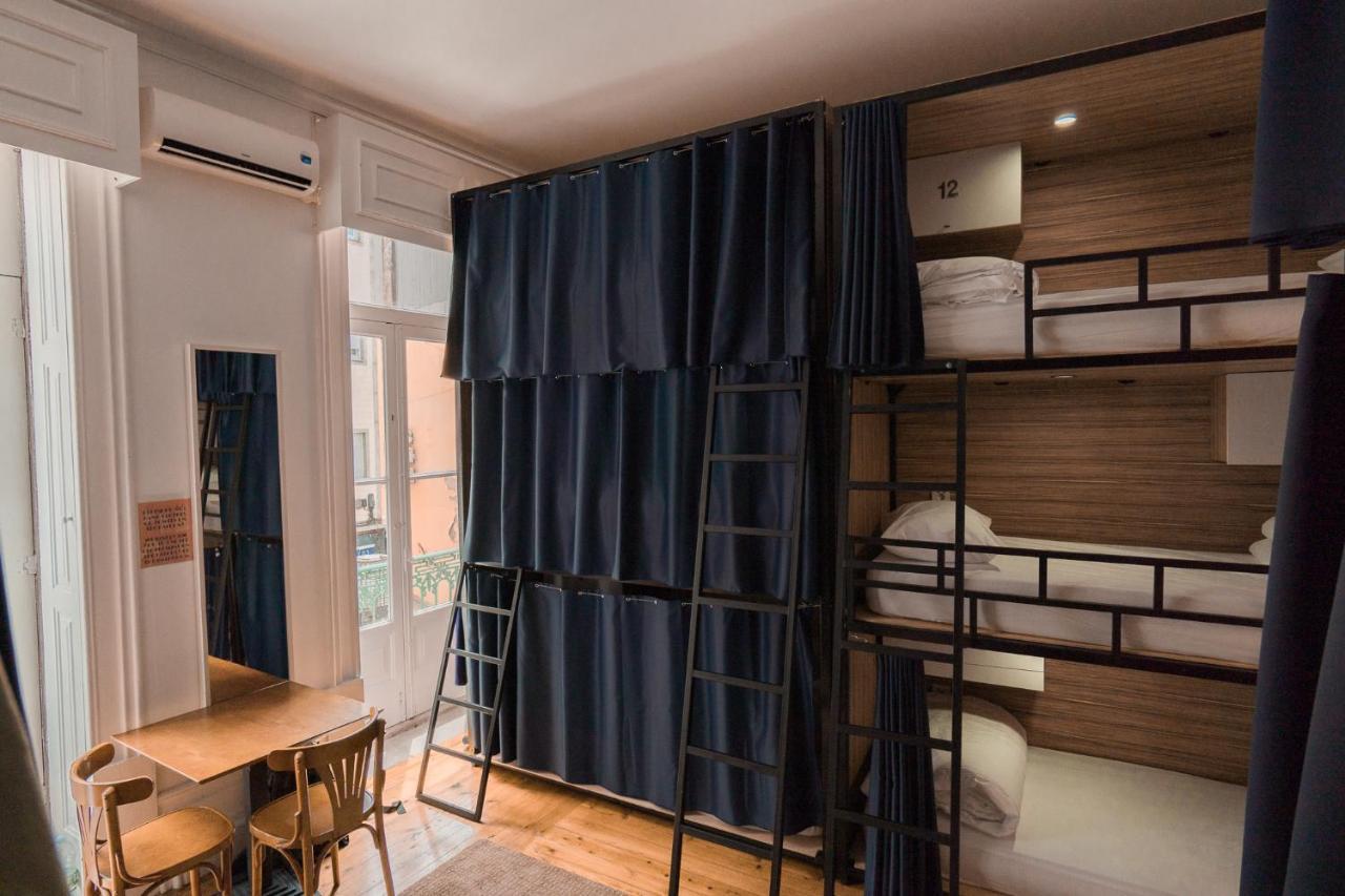 Bed 8-Bed Mixed Dormitory Room