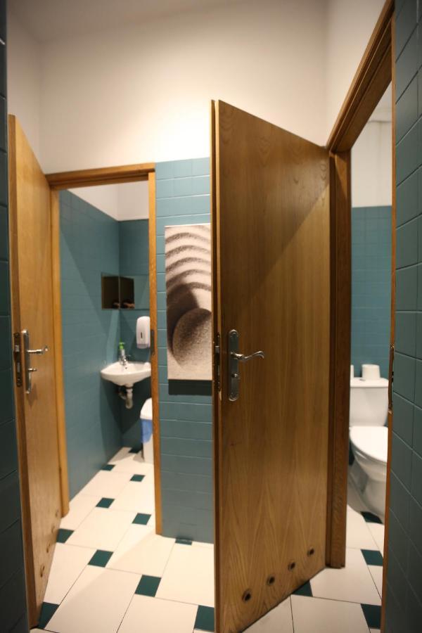 8 Bed Room with Shared Bathroom