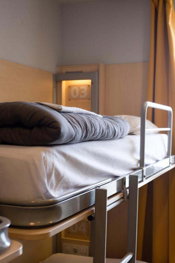 Single Bed Mixed Dormitory Room