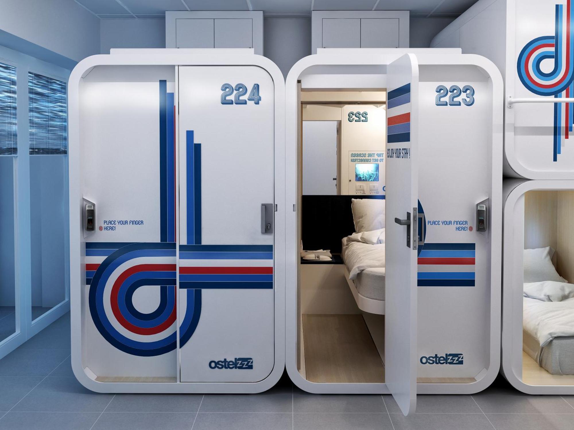 Single Bed in Mixed Dormitory Room