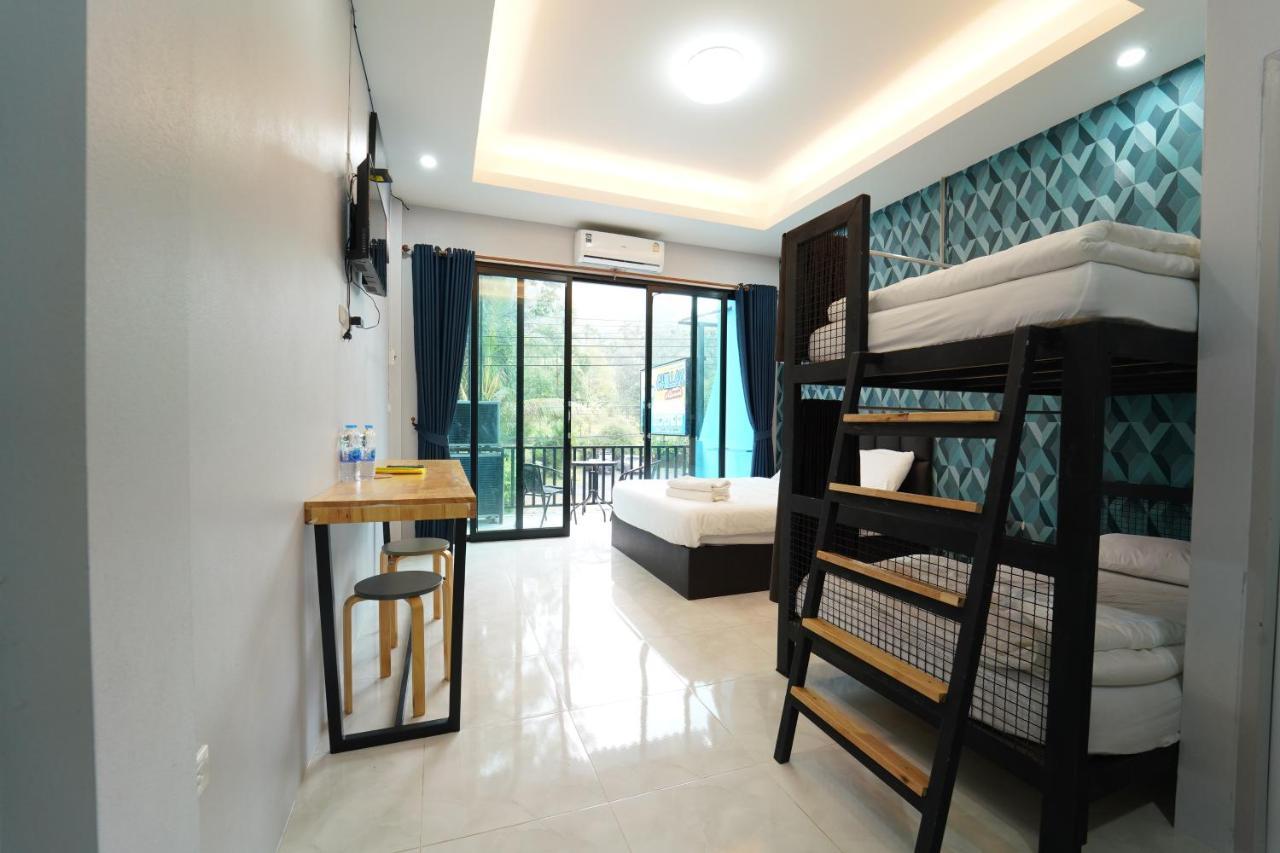 Quadruple Room Balcony,1294696405:JPEG