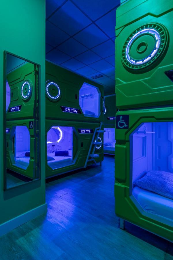 Capsule Single Bed Mixed Dormitory Room