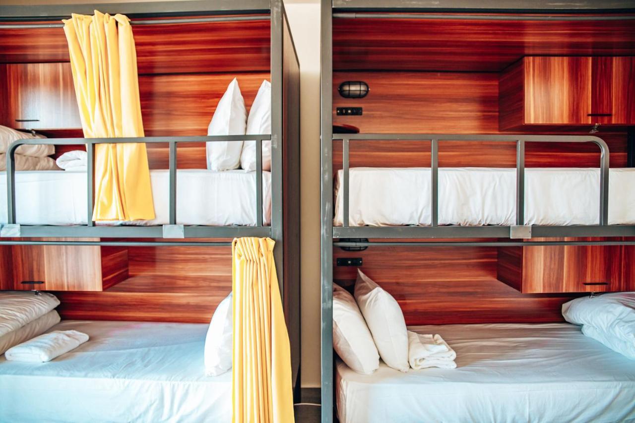 Bed in 6-Bed Mixed Dormitory Room - Non Smoking
