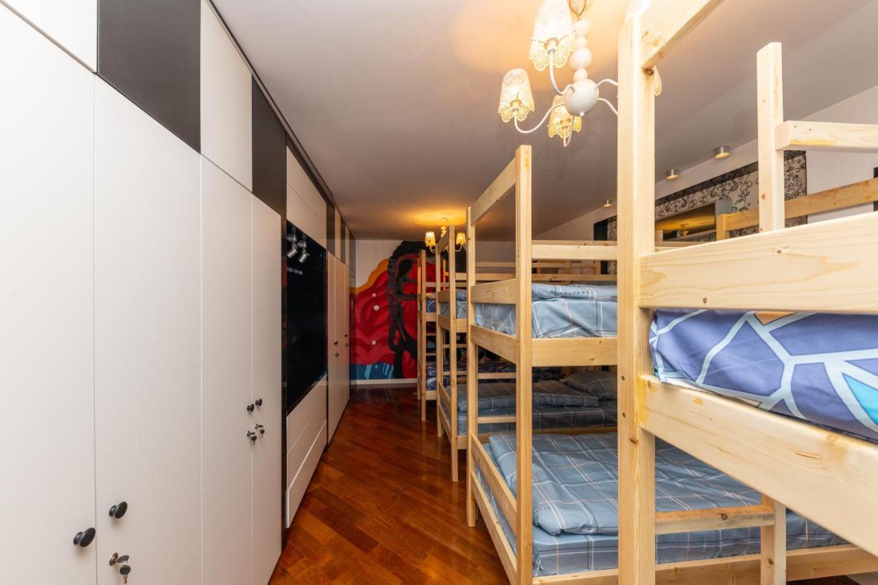 Bunk Bed 8-Bed Mixed Dormitory Room