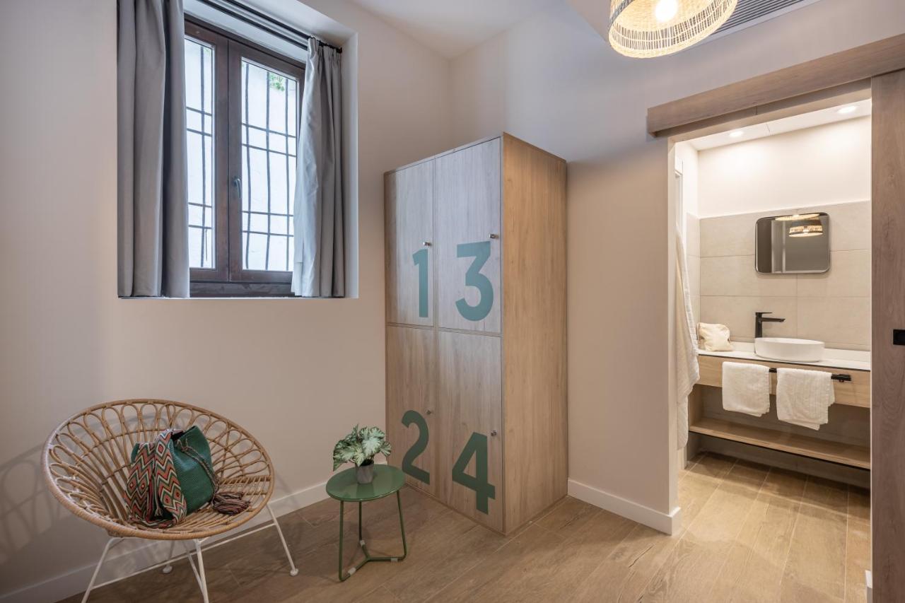 Quadruple Room with Private Bathroom