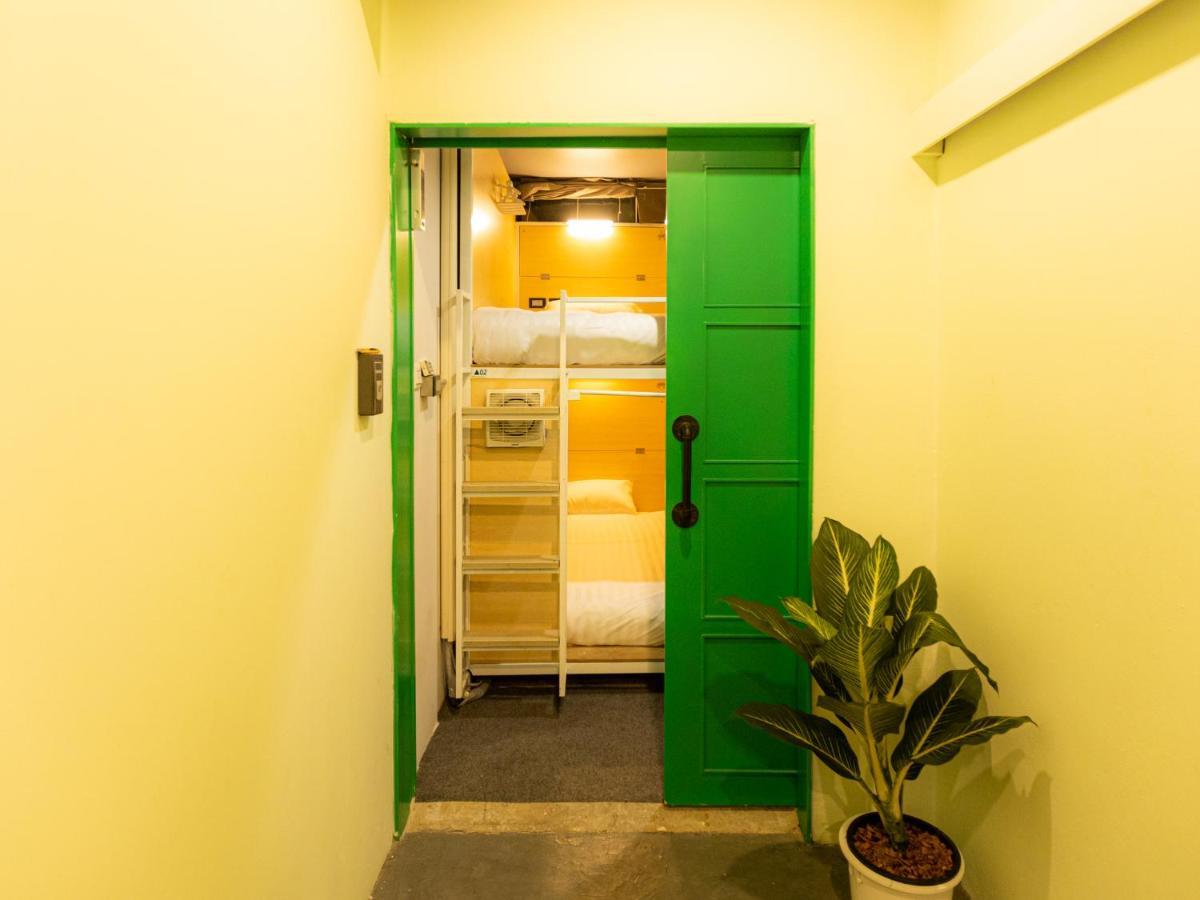 Single Bed in Mixed Dormitory Room