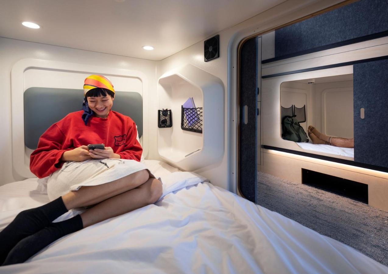 Private Single Pod in 10 Share Room,1322519044:JPEG