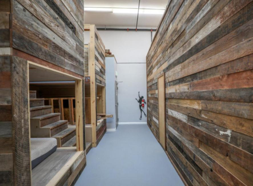 Single Bed in Mixed Dormitory Room