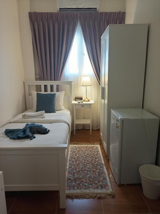 Single Room,663782583:JPEG