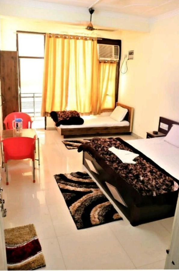 Family Room with Balcony,1344376541:JPEG