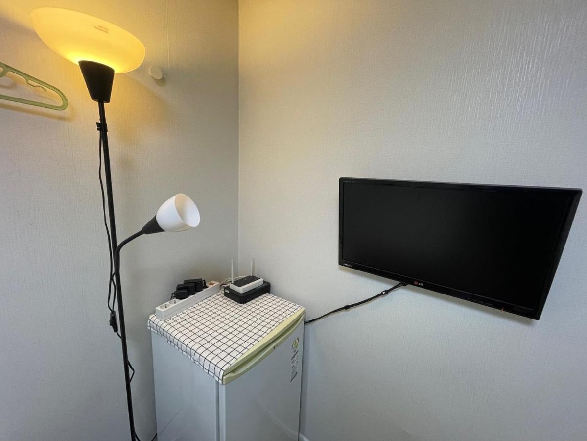 Standard Twin Room with Private Bathroom