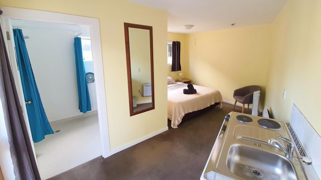 King/Twin Room with Private Bathroom