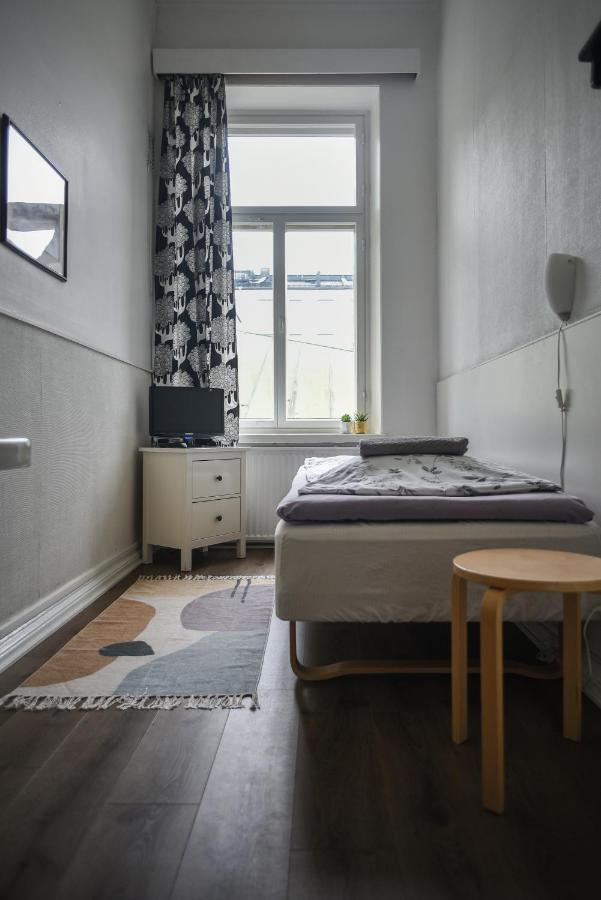 Single Room with Shared Bathroom,1371111779:JPEG